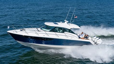 Tiara Yachts 43 LE | Walkthrough Boat Tour with Grady Byus - YouTube