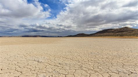 Salt Flats of the Alvord Desert | Looking south. Back toward… | Flickr