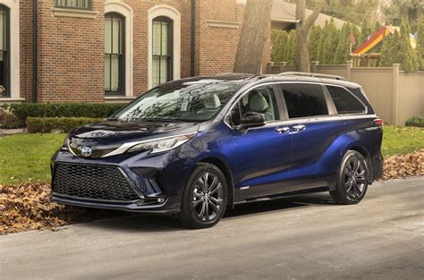 Live Your Life In Style, With The 2022 Toyota Sienna | Toyota Canada