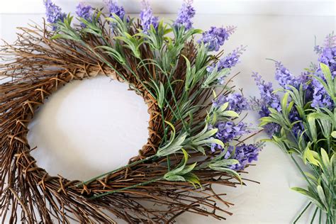 DIY Lavender Wreath ~ Nifty Thrifty DIYer