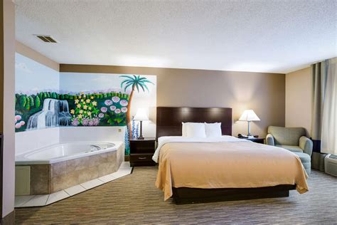 33 BEST Hotels with Jacuzzi in Room in Kansas City ️