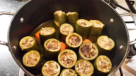 Stuffed Zucchini with Beef and Rice - SocraticFood