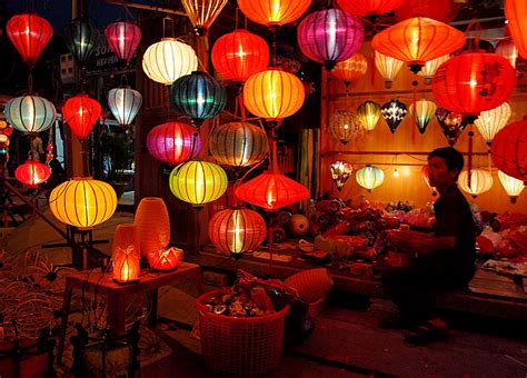 selling lanterns in the hoi an night market | Hoi An is an a… | Flickr