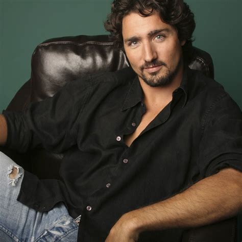 Weekday updates expose all of Canada to the Trudeau beard: will it stay or will it go? | Mike ...