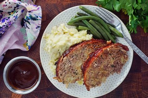 Review: The Pioneer Woman Meatloaf {Glazed + Wrapped in Bacon}