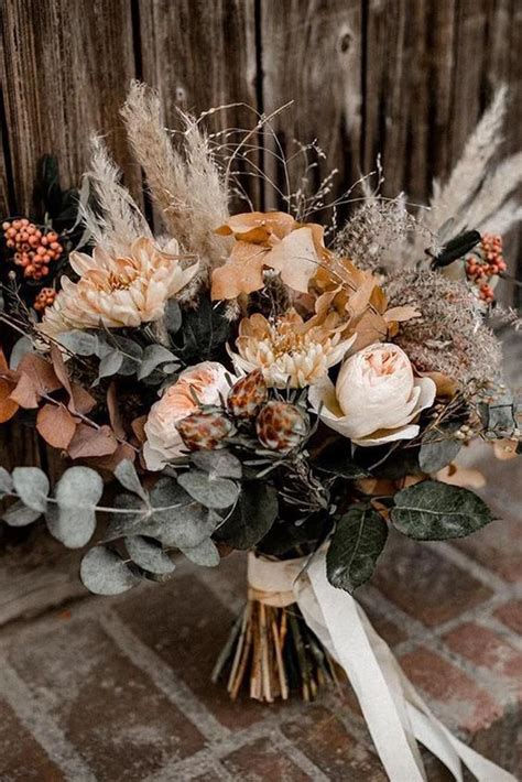 17 Dreamy Ways to Use Pampas Grass in Your Wedding | Unique wedding bouquet, Fall wedding ...