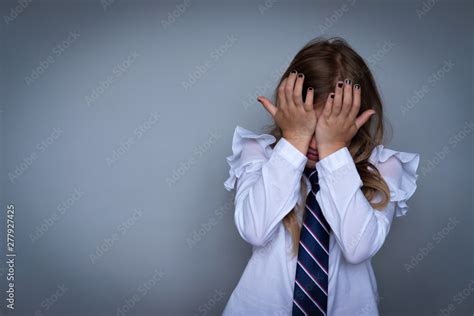 Fotografia do Stock: Small schoolgirl covering face, crying portrait ...