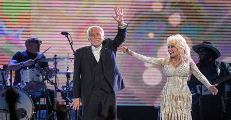 Kenny Rogers farewell concert: 'The Gambler' and Dolly Parton drop mics on final performance