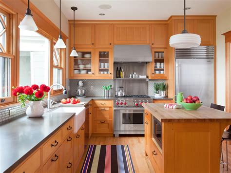 8 Ways to Avoid a Total Remodel in a Kitchen with Oak Cabinets