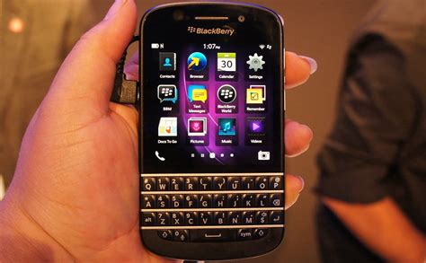 BlackBerry Q10 – complete with that physical keyboard – comes to AT&T June 21 | Digital Trends