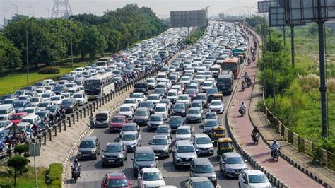 G20 Summit: Delhi-Gurugram road faces traffic snarl due to carpeting work | Latest News Delhi ...