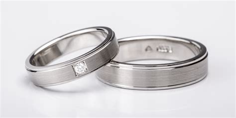 Does the Bride and Groom Need Matching Wedding Rings?