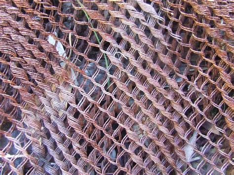 carambapublicitat.com | Chain link fence, Metal fence, Rusted metal