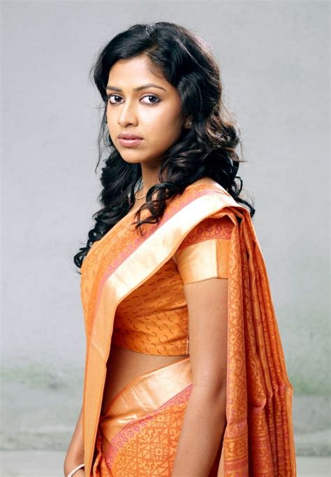 Amala paul in saree Hot Photo Gallery, Amala paul latest Wallpapers, Mynaa actress Amala paul ...