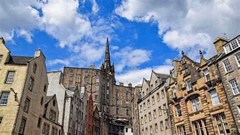 The BEST Hostels in Edinburgh - (2020 • REAL Insider's Guide!)