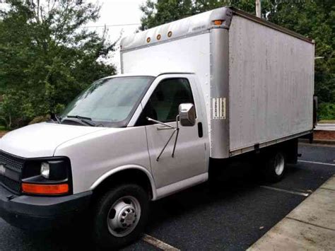 Chevrolet Express 3500 Box Truck (2006) : Van / Box Trucks