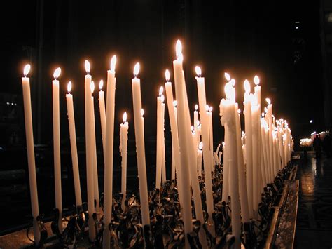 File:Milan cathedral candles.jpg - Wikimedia Commons