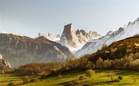 Earths Breathtaking Views: [OC] Spring views of Naranjo de Bulnes, Spain [5926x3689]