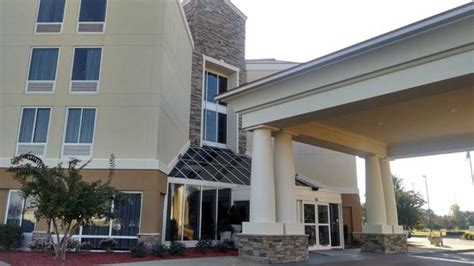 Main entrance to Holiday Inn Express Greenville, NC - Picture of ...