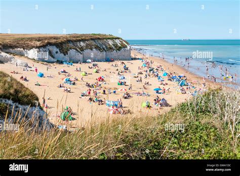 Crowded beach on a hot sunny day at Botany Bay on the North Foreland Stock Photo, Royalty Free ...