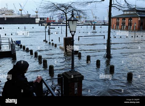 GERMANY Hamburg, storm flood Xaver, flood at river Elbe, fish market on ...