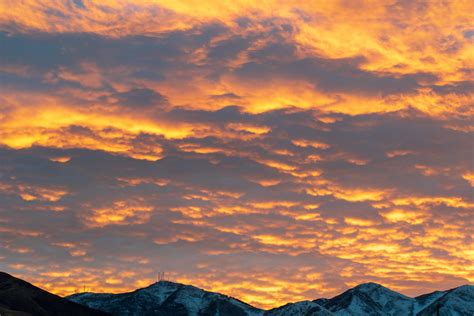 Sunset in Salt Lake City, UT tonight [OC] : r/SkyPorn