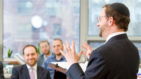 Students-Watching-Rabbi-Linzer-Sicha | Torah Library