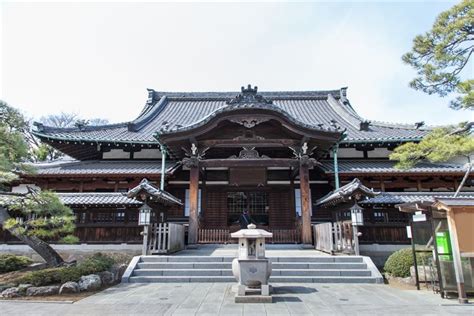 Sengakuji Temple: the Temple in the Central Tokyo