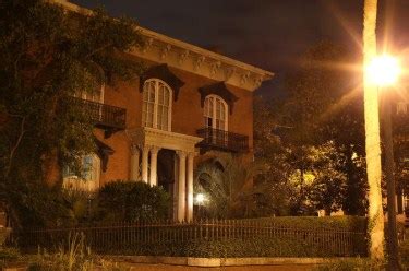 The 10 Best Ghost Tours In Savannah, Georgia (Thrilling & Spooky)