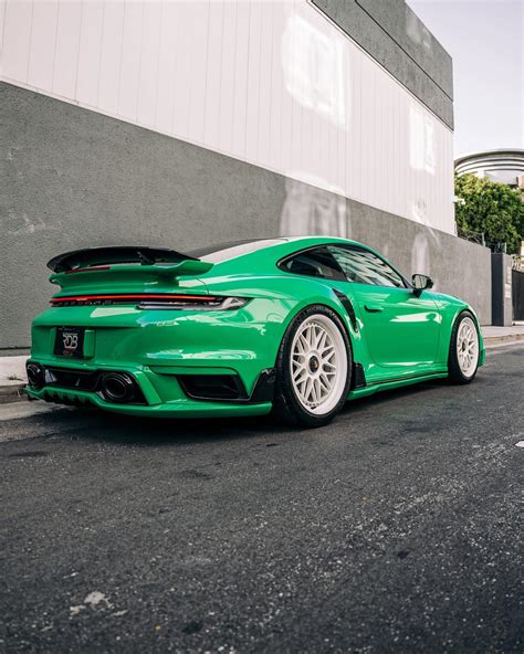 Green-Wrapped Porsche 911 Turbo S Has Perfect Two-Face Vibes Due to Nifty Trick - autoevolution