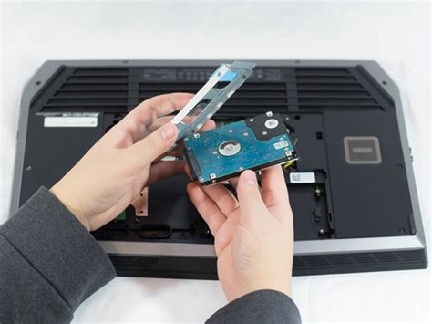 Alienware 17 R3 Battery Replacement - iFixit Repair Guide