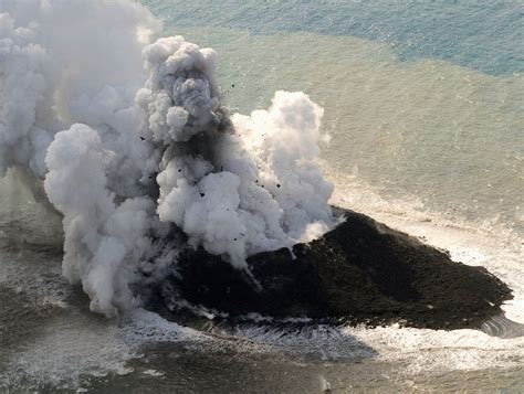 Japan: People set foot on Nishinoshima, new Pacific island formed by ...