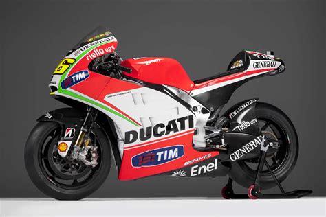 Ducati Desmosedici GP12 Technical Specifications and Development Video - Asphalt & Rubber