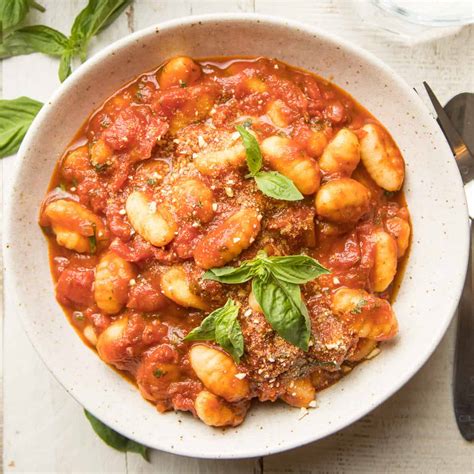 Gnocchi with Zesty Red Wine Tomato Sauce - Connoisseurus Veg