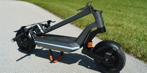 Apollo Pro electric scooter review: 45 mph worth of high tech riding!