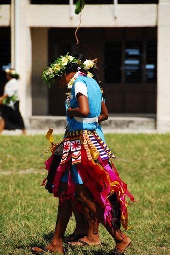 Tuvalu traditional clothing