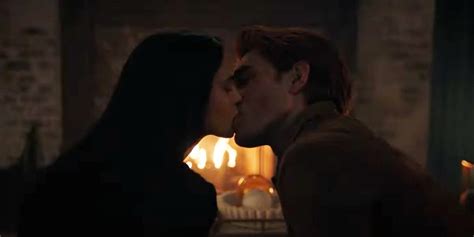 Archie Kisses Veronica In New Riverdale Season 6 Trailer