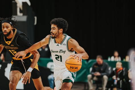 UWGB men's basketball beats UW-Milwaukee, tops last season's win total