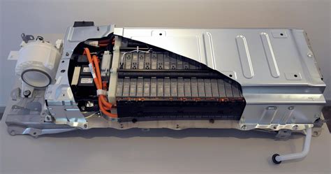 Nickel-Metal Hydride or Lithium Ion: Which Type of Hybrid Battery Is Better?