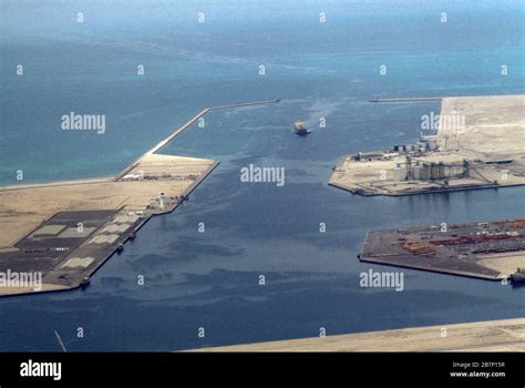 Jebel ali port hi-res stock photography and images - Alamy