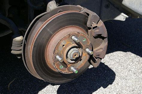 How Disc and Drum Brakes Work