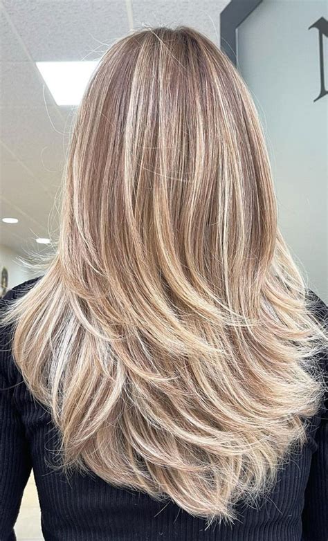 32 Trendy Blonde Hair Colour Ideas : Layered Cut Blonde Highlights