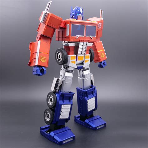 New Transformers Elite Optimus Prime robot debuts