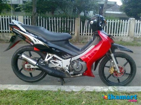 JUal Suzuki Satria Hiu 2 Tak merah-hitam Tahun 2004 - Motor