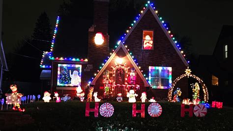 Where to find Christmas lights displays near me in Des Moines