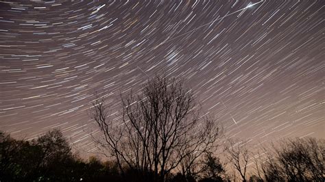 Watch the Lyrid Meteor Shower Peak During a New Moon - The New York Times