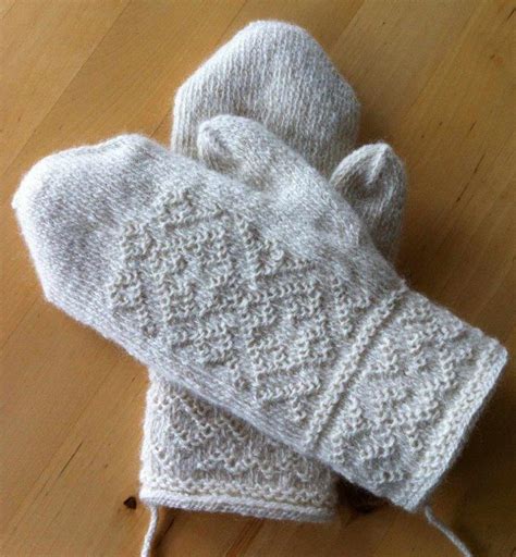 Lappone: White Mittens - Traditional Twined Knitting