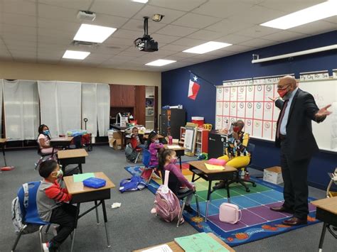 Getting back into the classroom: Fort Bend ISD’s youngest students ...