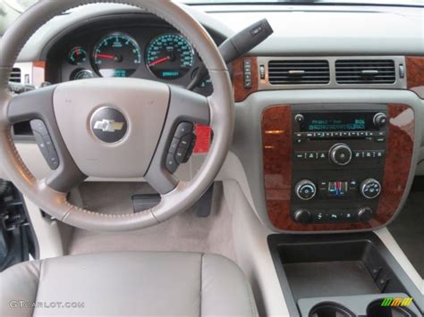 2008 Chevrolet Suburban 1500 LT Dashboard Photos | GTCarLot.com