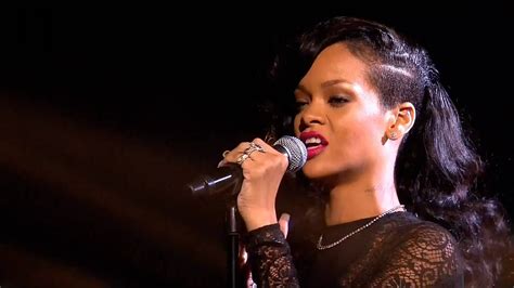 Rihanna - Diamonds (Live) | Rihanna diamonds, Rihanna unapologetic, Rihanna